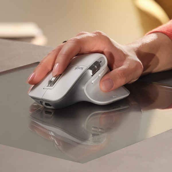 Logitech-Mouse-MX-Master-3S---ergonomic-white